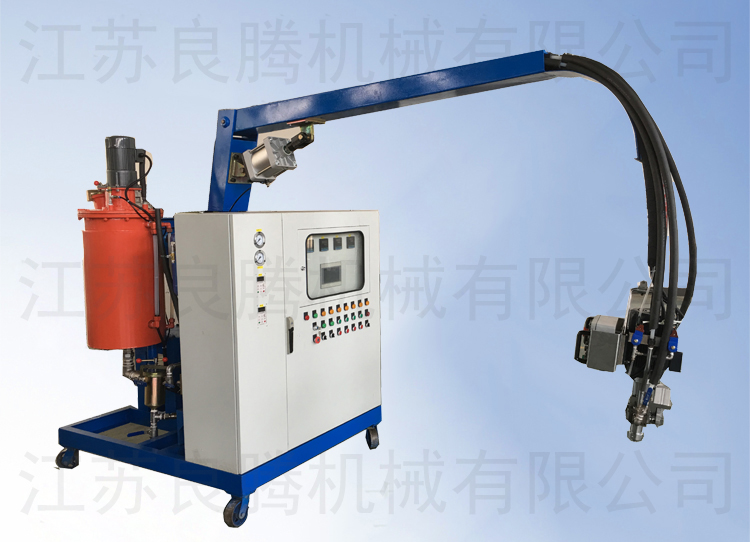 彈性體低壓注入式發(fā)泡機(jī)